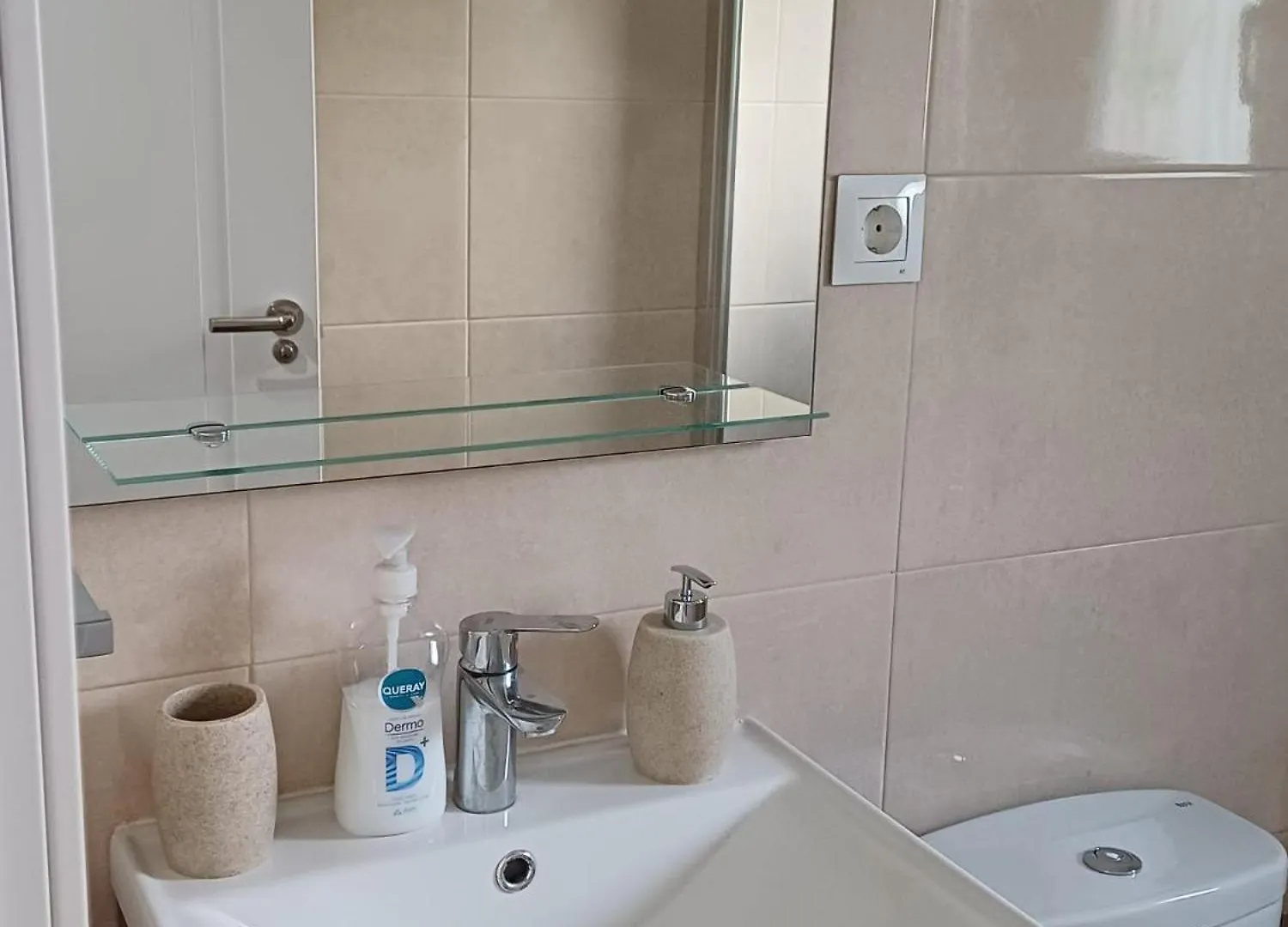 Lyrioshomes Apartamento Filpo Rojas , Sevilla España